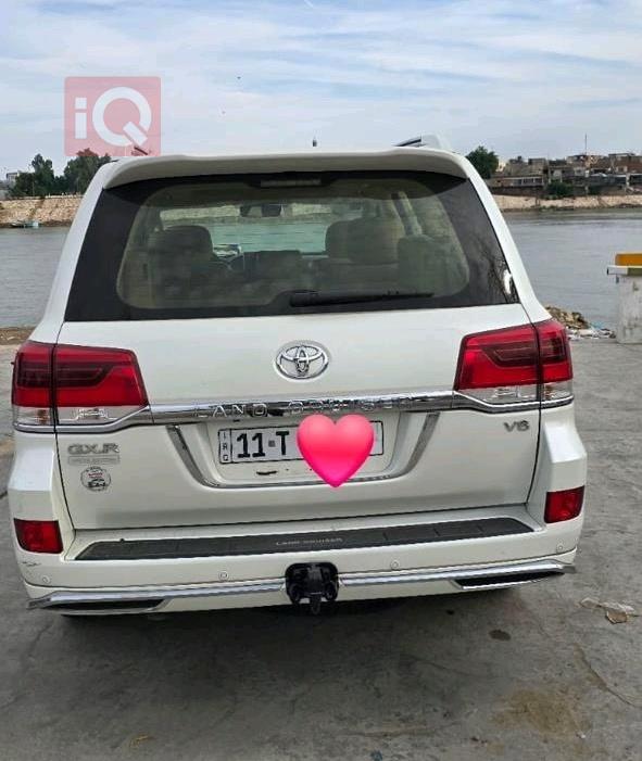 تۆیۆتا لاند کروزەر